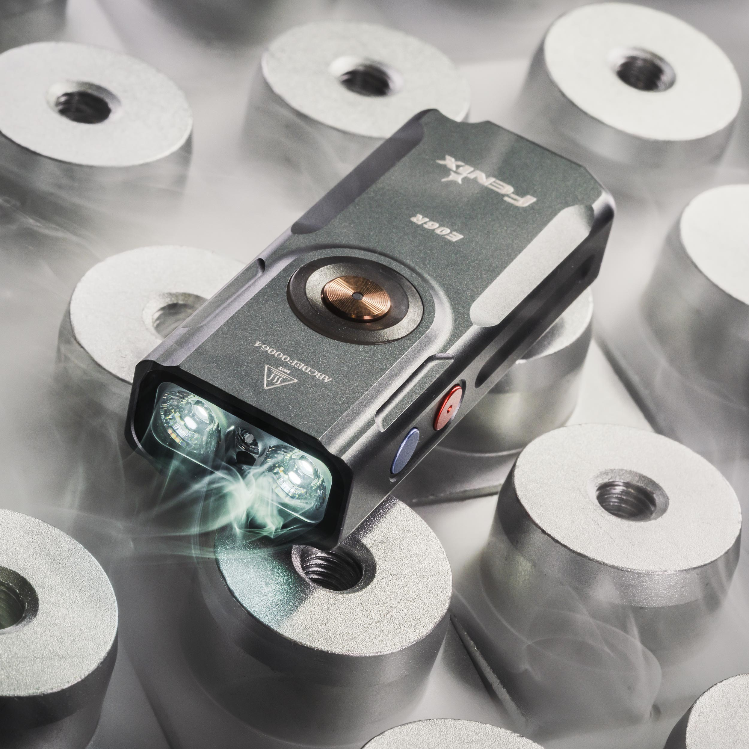 Latarka LED Fenix E06R szara - obrazek 9