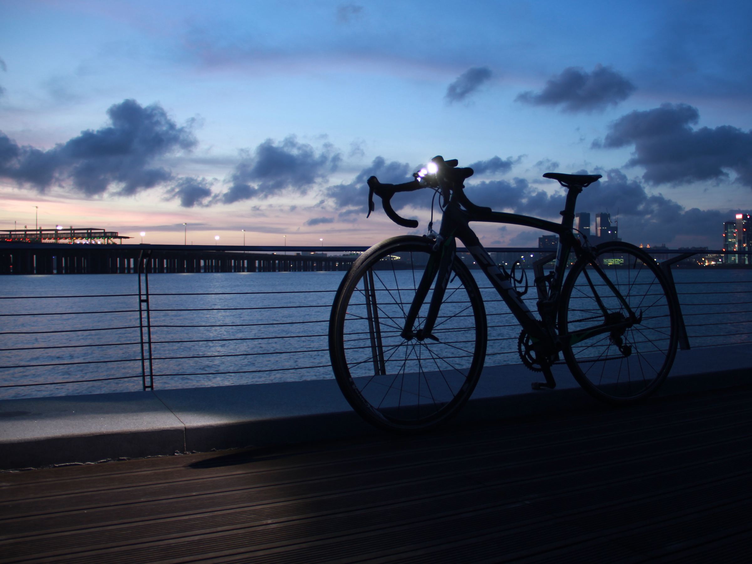 Lampa rowerowa Fenix BC25R - obrazek 6