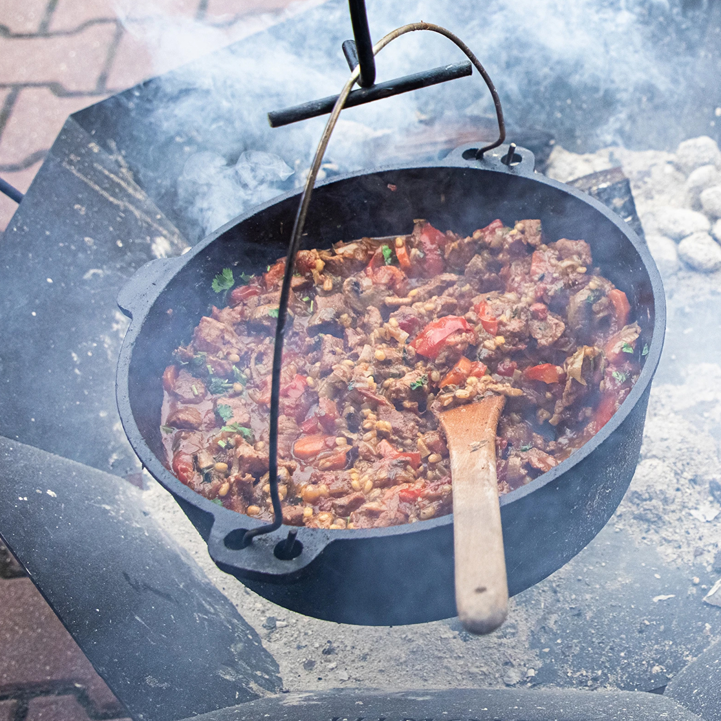 Kociołek wiszący z patelnią żeliwny 9 l - obrazek 7