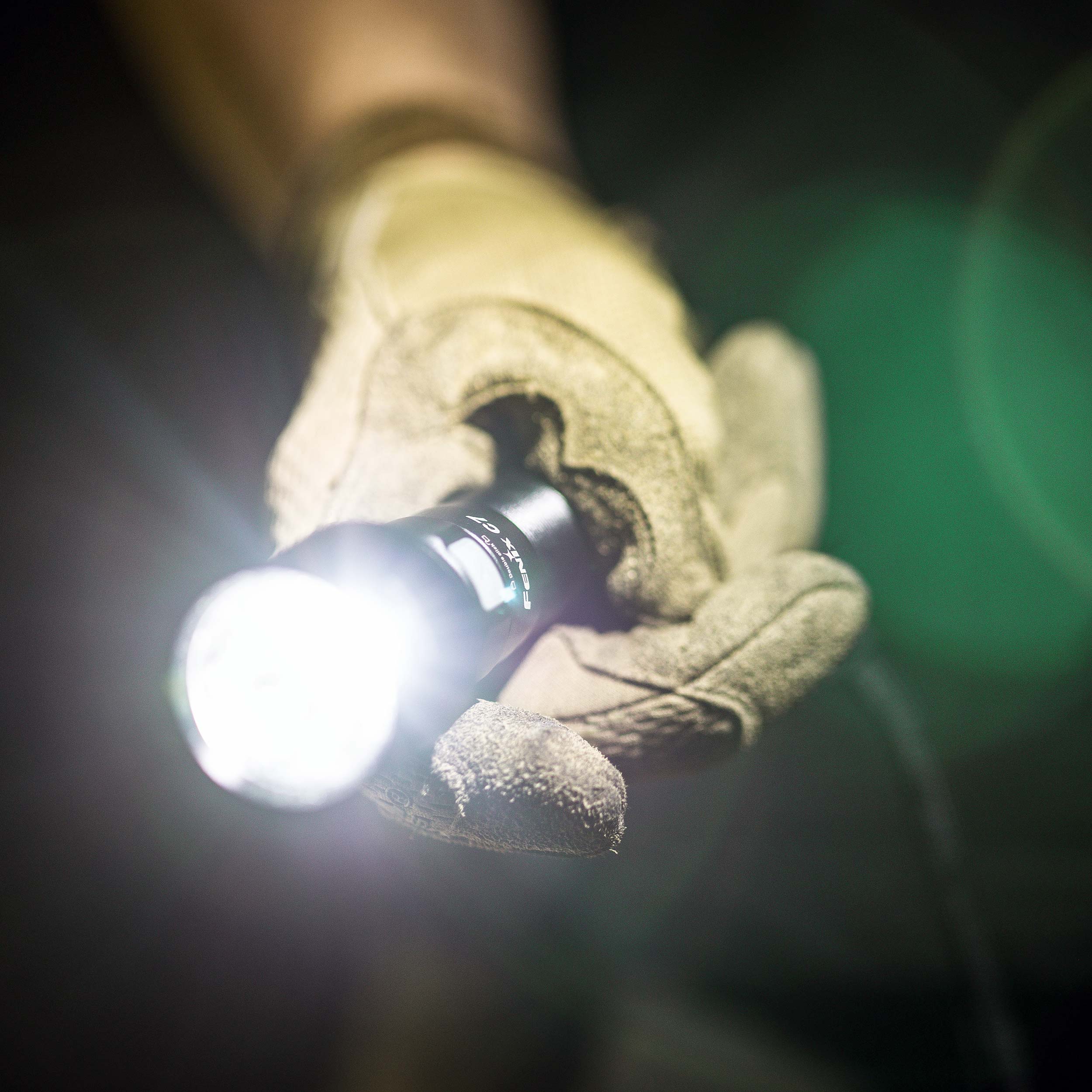 Latarka LED Fenix C7 czarna - obrazek 3