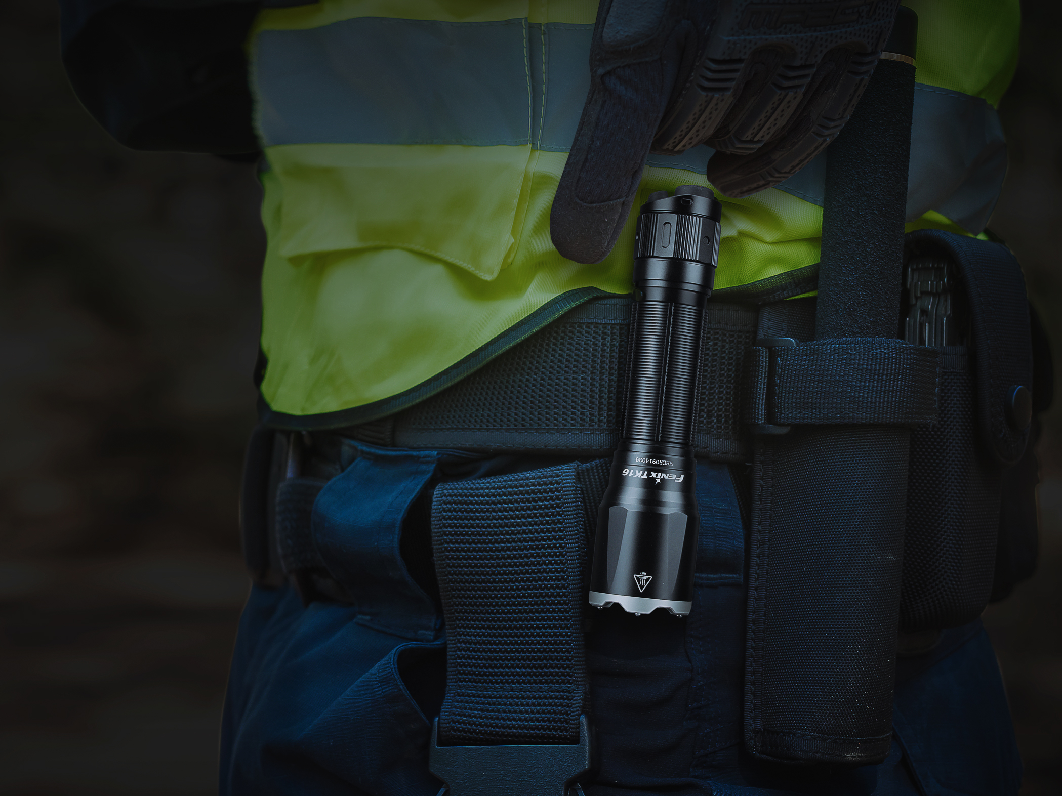 Latarka taktyczna LED Fenix TK16 V2.0 czarna - obrazek 9