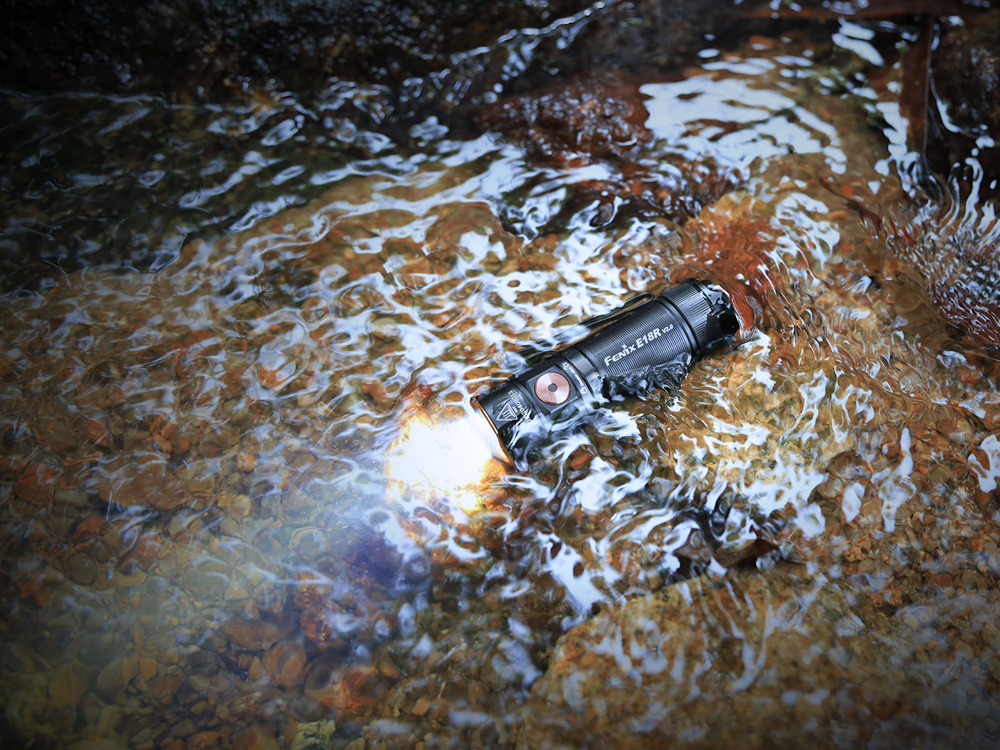 Latarka LED Fenix E18R V2.0 - obrazek 6
