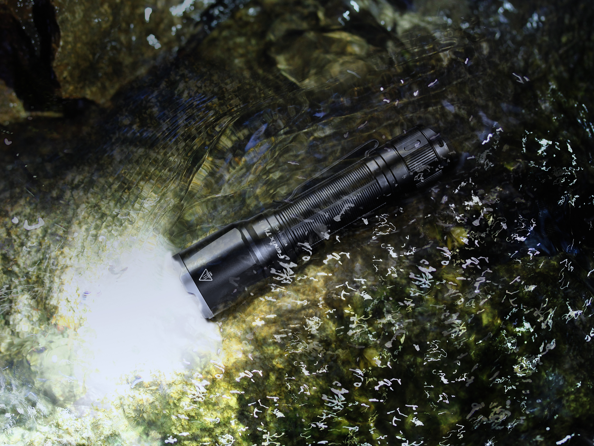 Latarka taktyczna LED Fenix TK16 V2.0 czarna - obrazek 2