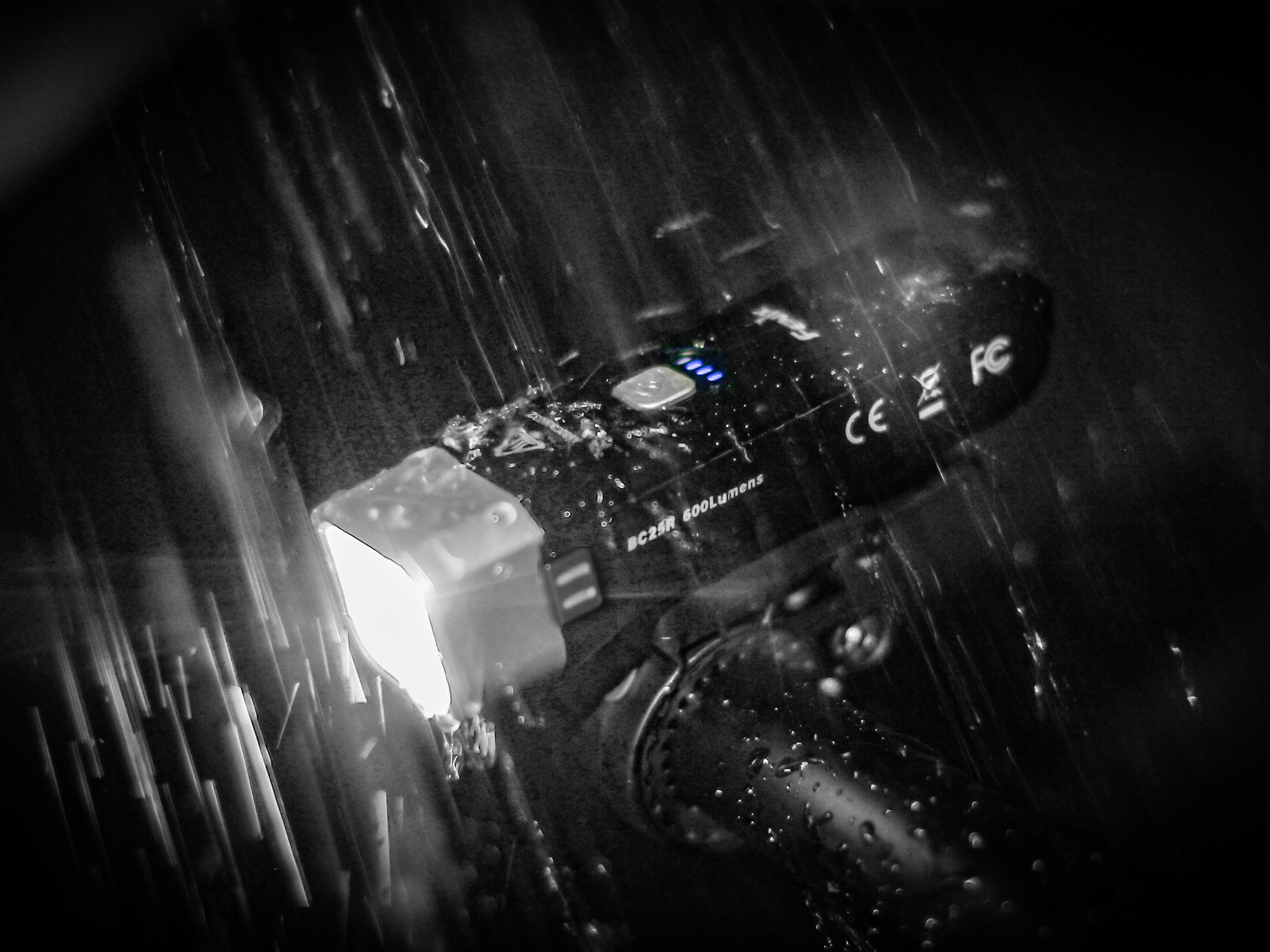 Lampa rowerowa Fenix BC25R - obrazek 9