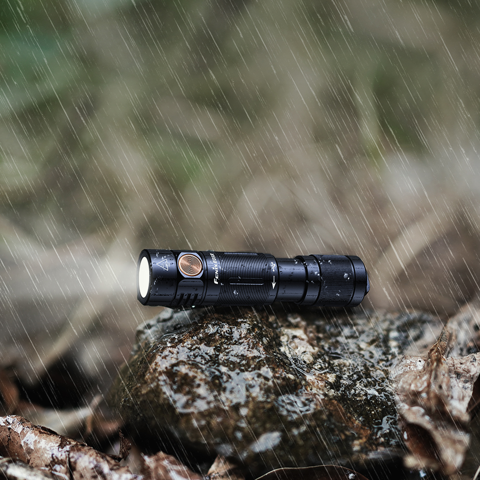 Latarka LED Fenix E05R czarna - obrazek 6