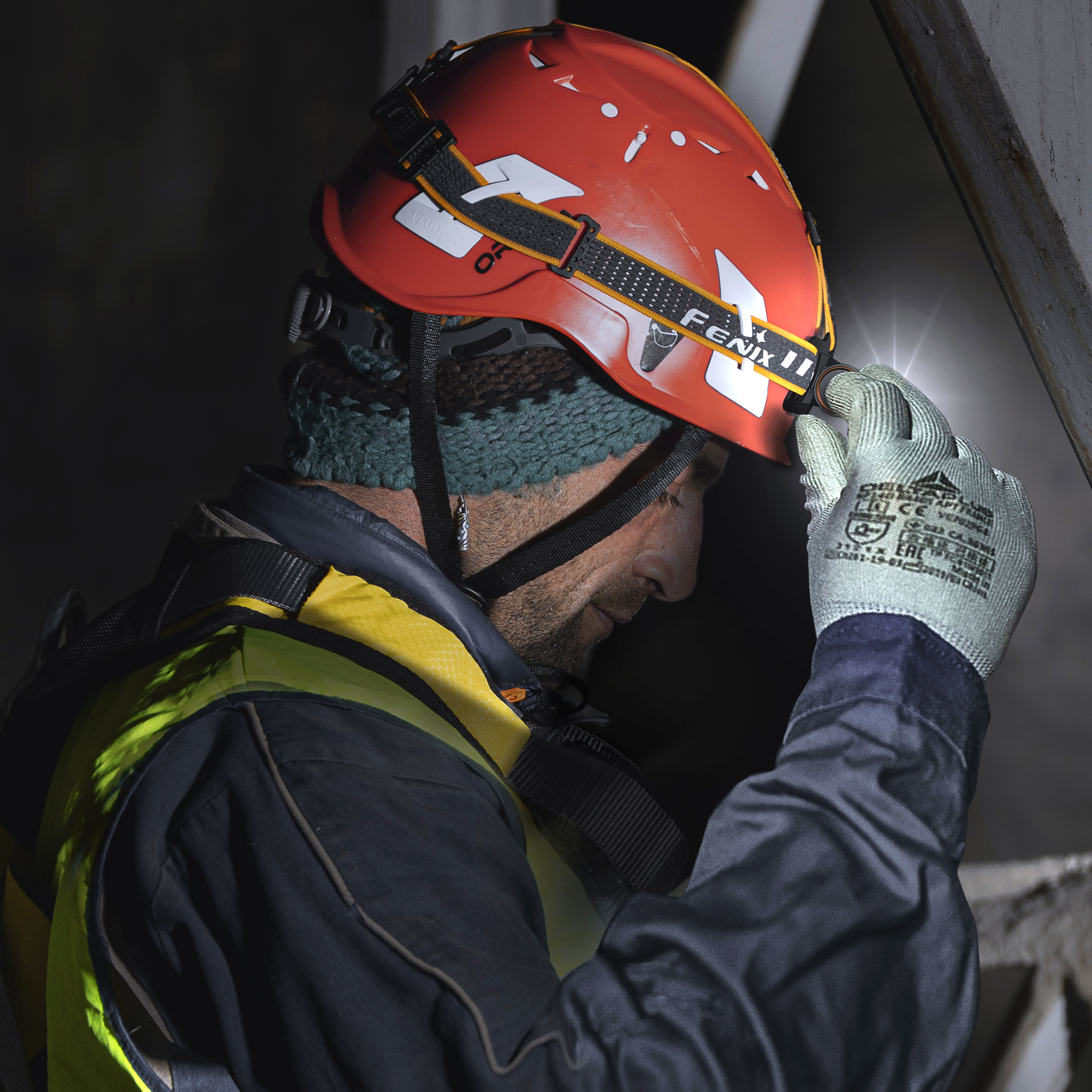 Latarka czołowa Fenix HM71R - obrazek 8