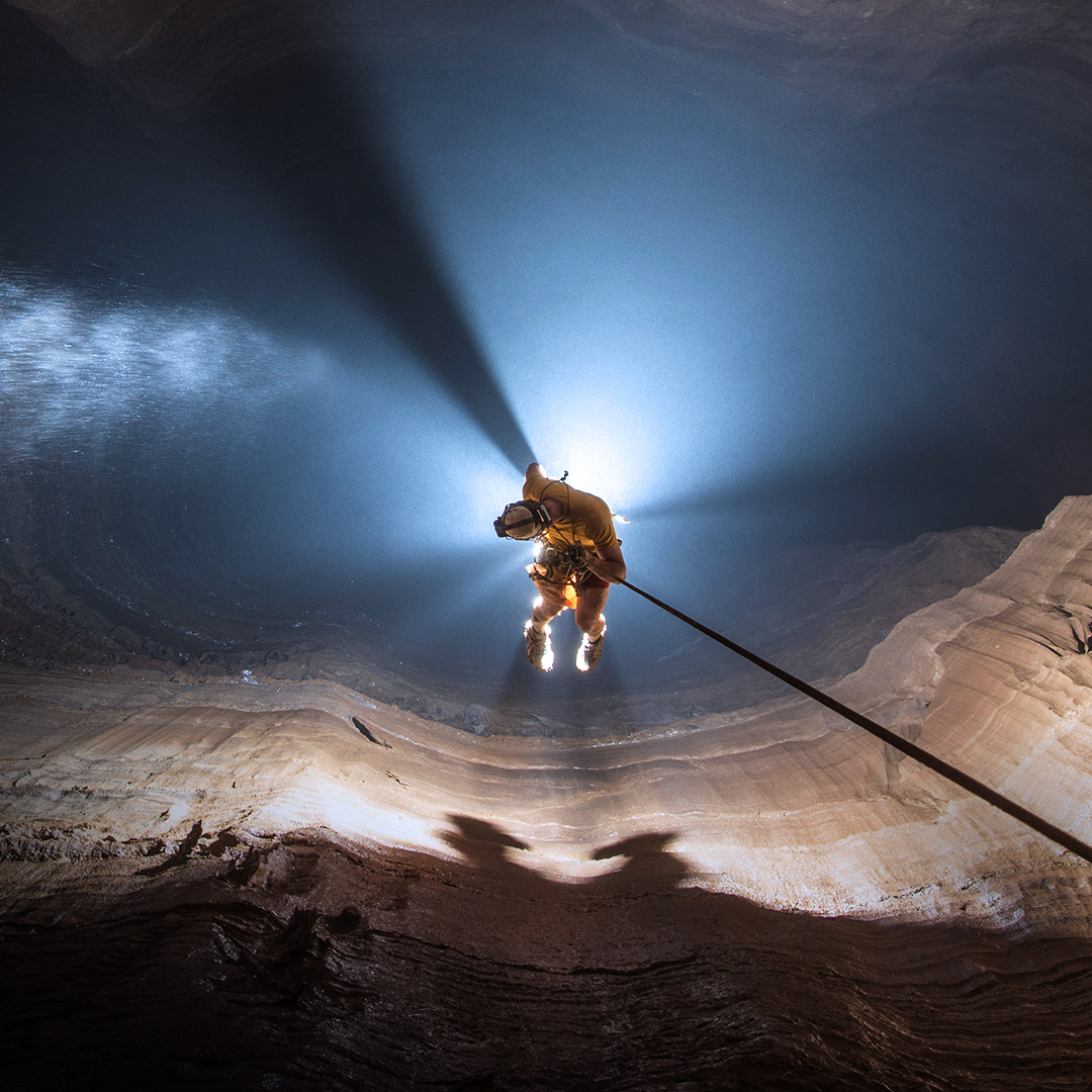 Latarka czołowa Fenix HP30R V2.0 czarna - obrazek 6