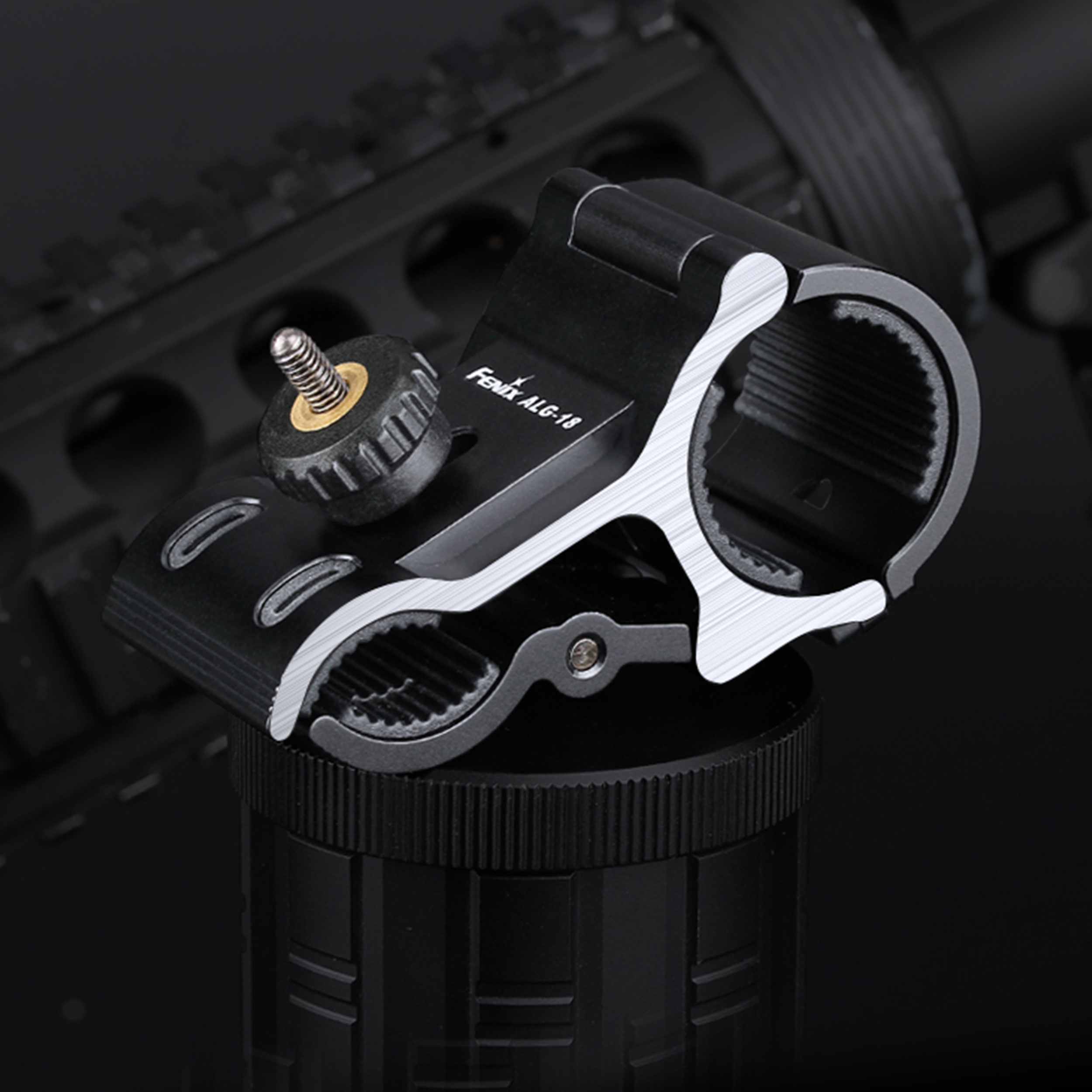 Zestaw latarka LED Fenix HT18R i montaż taktyczny ALG-18 oraz włącznik na kablu żelowy Fenix AER-05 - obrazek 6