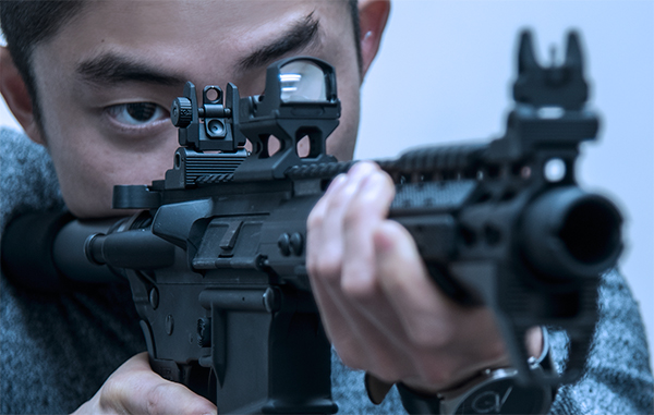 Przeziernik szczerbinka składana Leapers UTG Accu-Sync Spring-loaded AR15 tylna, czarna - obrazek 3