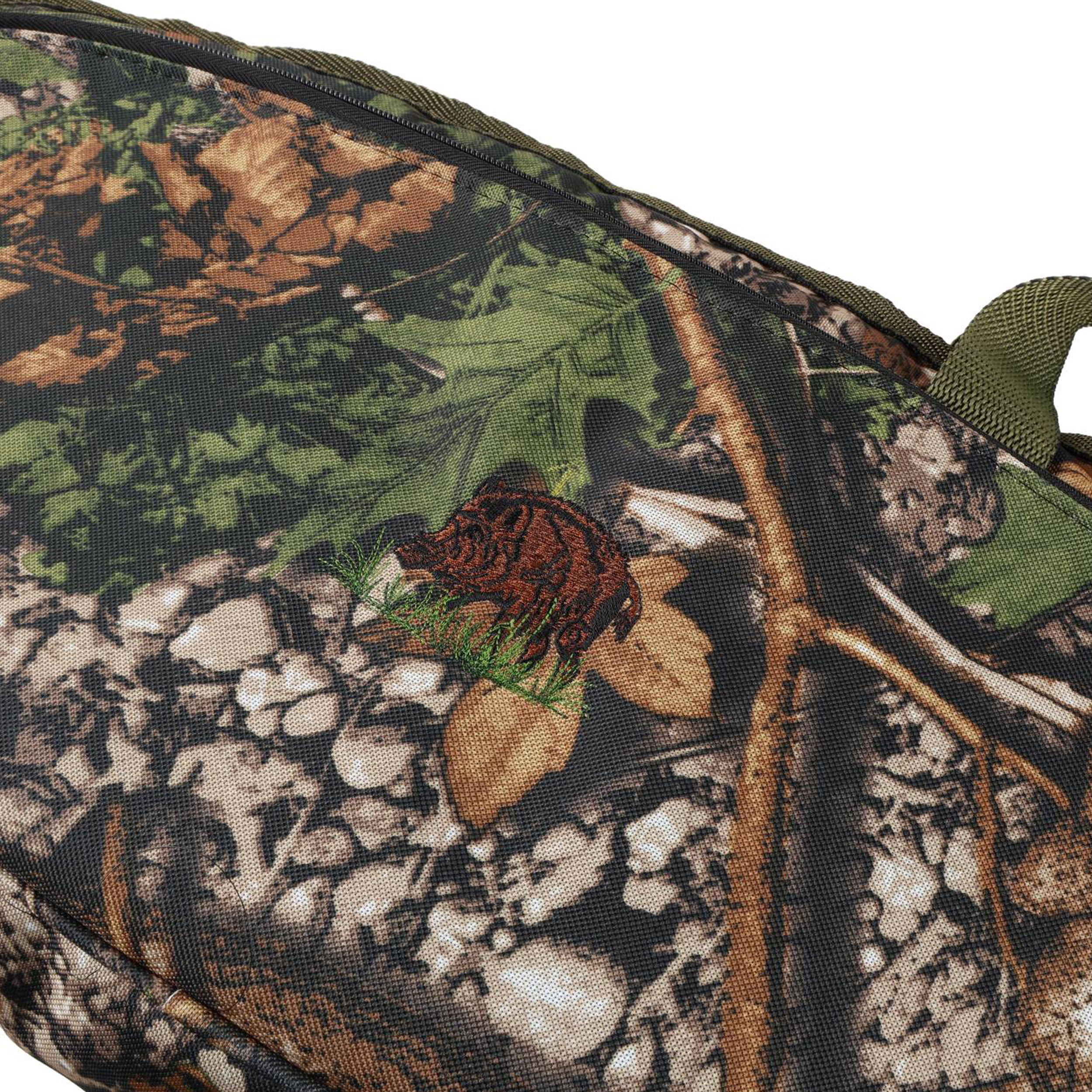 Pokrowiec na broń LPDK KAM 04 1,25m, kamuflaż leśny, haft dzik stoi w trawie - obrazek 5